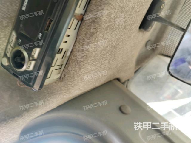 駕駛室內(nèi)部(駕駛室部分) 駕駛室內(nèi)部(駕駛室部分)