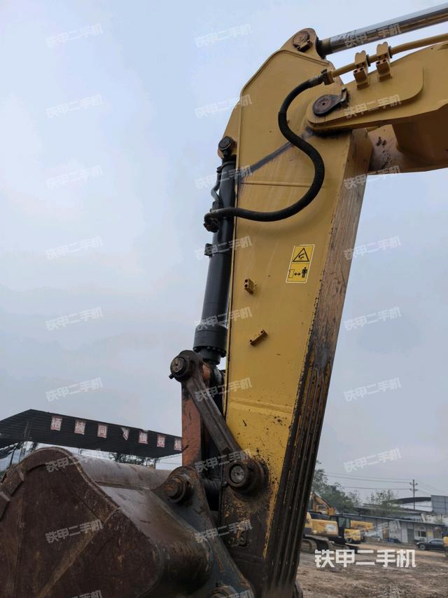 大臂油缸整體?豎拍（工作和回轉(zhuǎn)裝置）