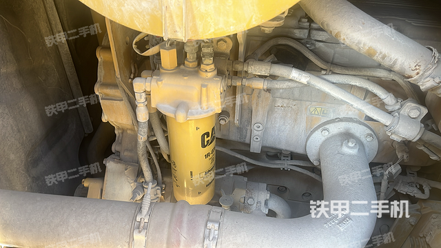 發(fā)動機(jī)左側(cè)（整機(jī)外觀及大件）