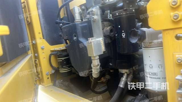 液壓泵艙室正面整體(整機(jī)外觀) 液壓泵艙室正面整體(整機(jī)外觀)
