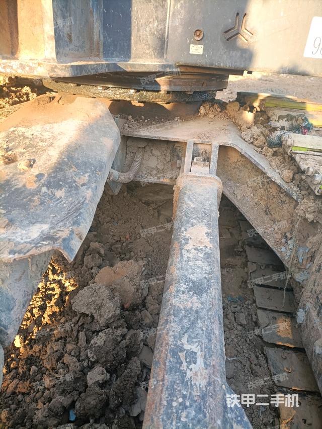 轉(zhuǎn)盤和下車架正前（工作和回轉(zhuǎn)裝置）