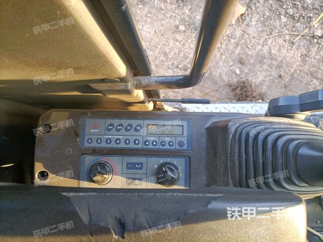 座椅左側(cè)控制臺/音響/含左手柄（駕駛室部分）