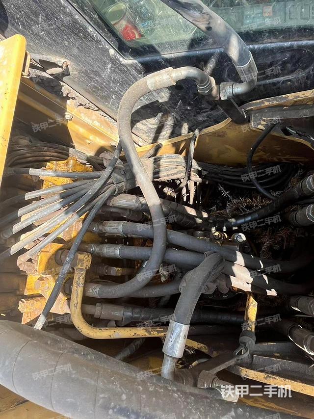 回轉馬達和主控閥（整機外觀）