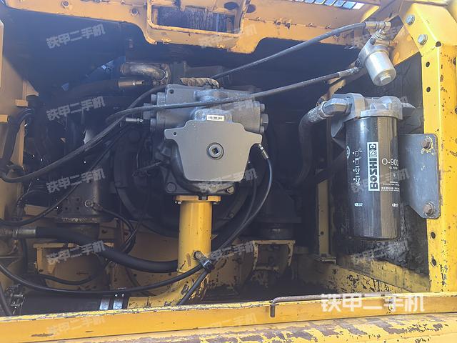 液壓泵艙室正面整體（整機(jī)外觀）