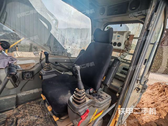 座椅左側(cè)控制臺(tái)/音響/含左手柄（駕駛室部分）