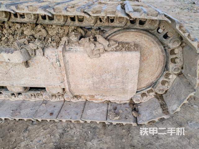 左驅(qū)動輪（行走機構(gòu)）