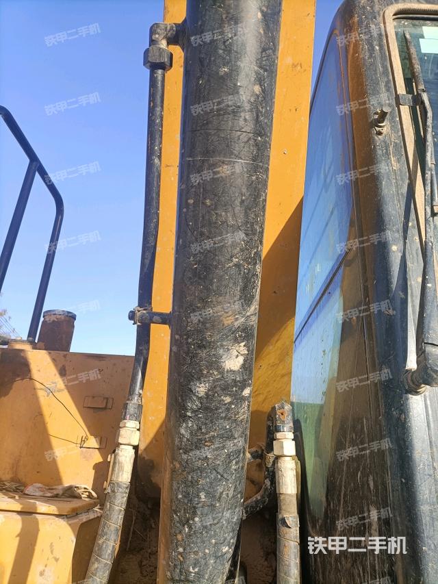 大臂根部?斜（工作和回轉(zhuǎn)裝置）