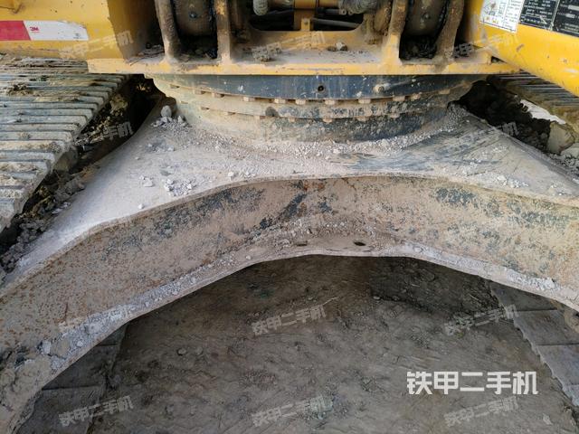 轉(zhuǎn)盤和下車架正前（工作和回轉(zhuǎn)裝置）