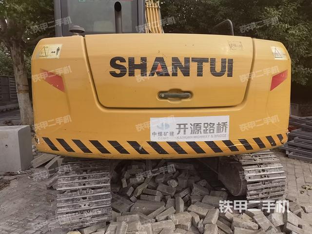 駕駛室頂部(整機(jī)外觀) 駕駛室頂部(整機(jī)外觀)