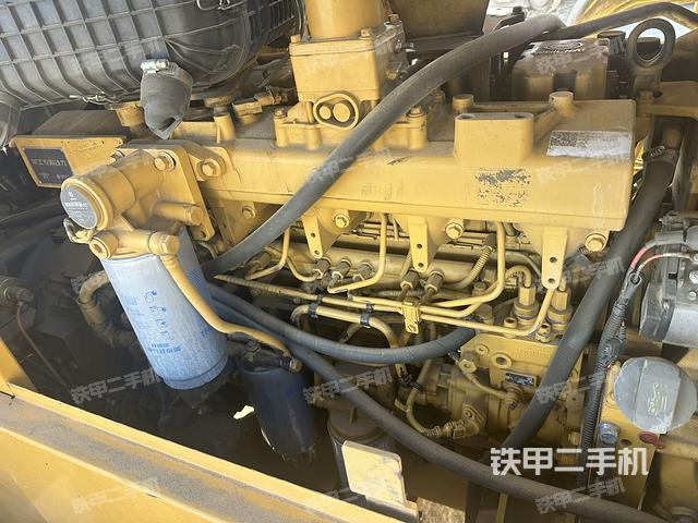 發(fā)動機(jī)左側(cè)（整機(jī)外觀及大件）