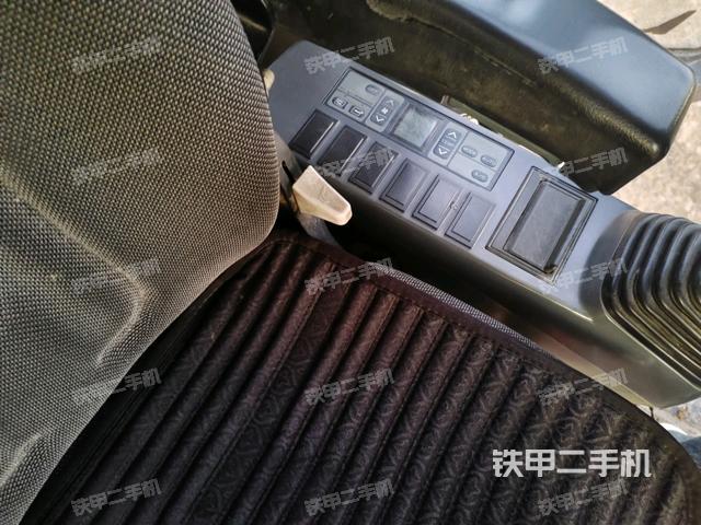 座椅左側(cè)控制臺/音響/含左手柄（駕駛室部分）