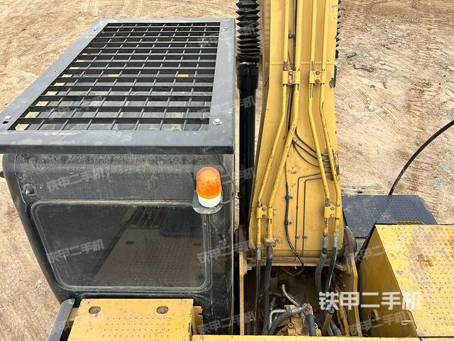 駕駛室頂部（整機外觀）