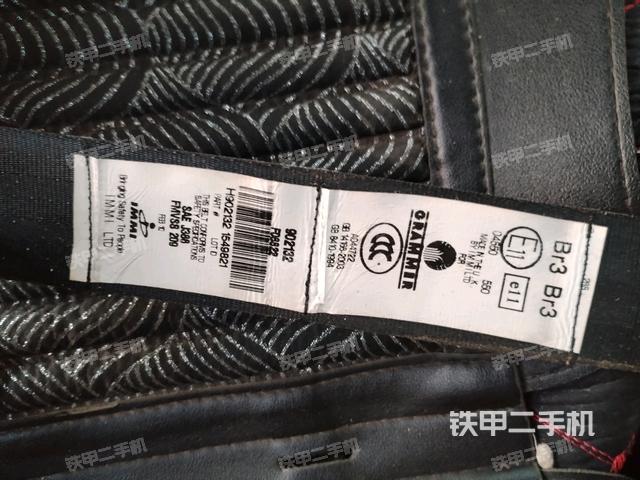 行走控制手柄和踏板?俯拍（駕駛室部分）