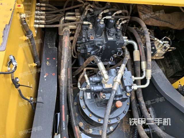 發(fā)動(dòng)機(jī)室（上車部件）