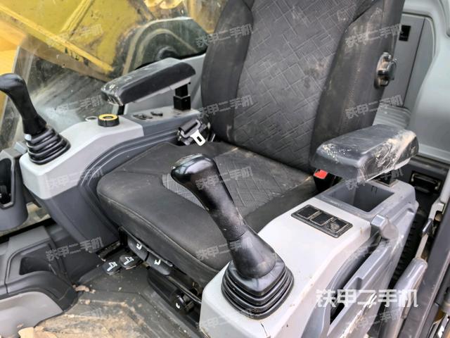 座椅右側(cè)控制臺(tái)/鑰匙門/油門/含右手柄（駕駛室部分）