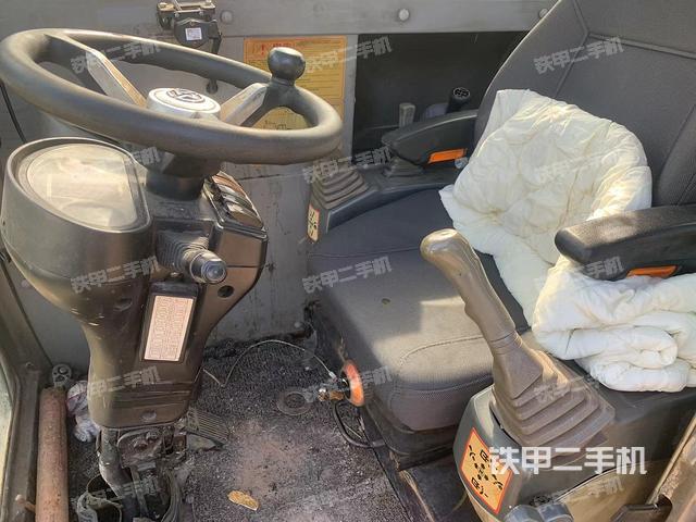 駕駛室整體（整機外觀）