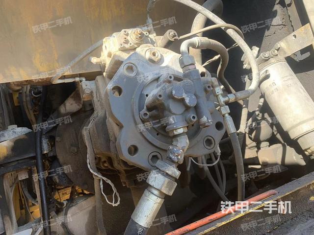 液壓泵艙室正面整體（整機(jī)外觀）