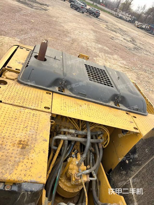 回轉(zhuǎn)馬達和主控閥（整機外觀）