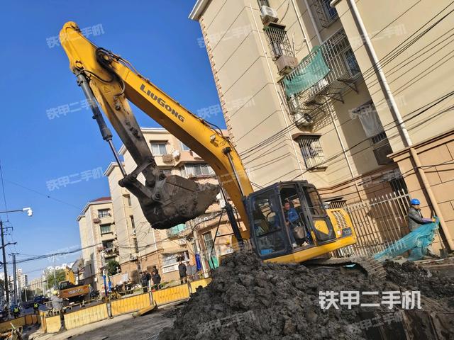小臂整體左后(工作和回轉(zhuǎn)裝置) 小臂整體左后(工作和回轉(zhuǎn)裝置)