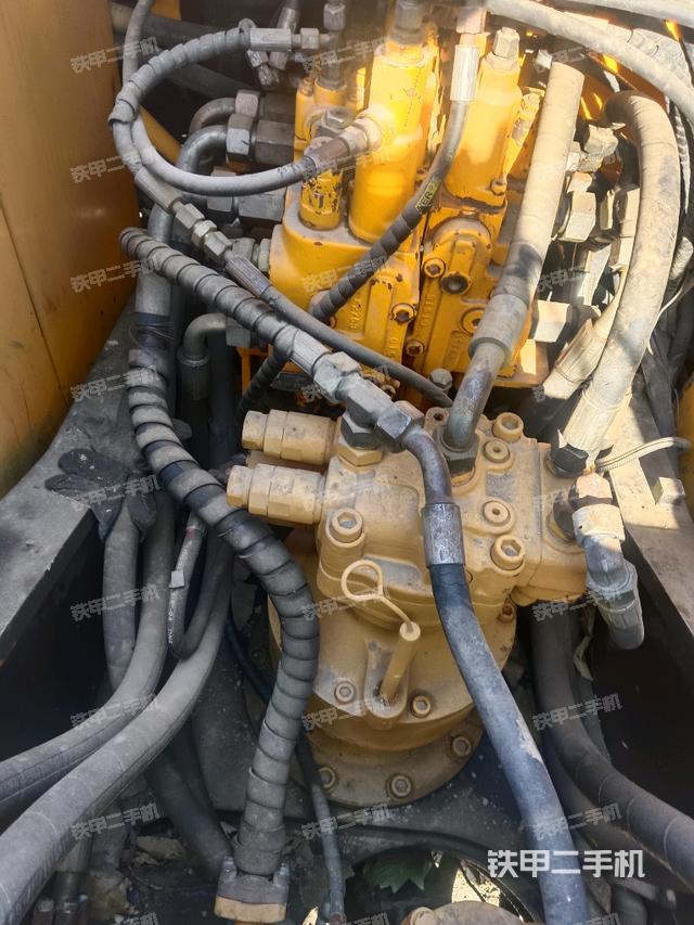 回轉(zhuǎn)馬達(dá)和主控閥（整機外觀）