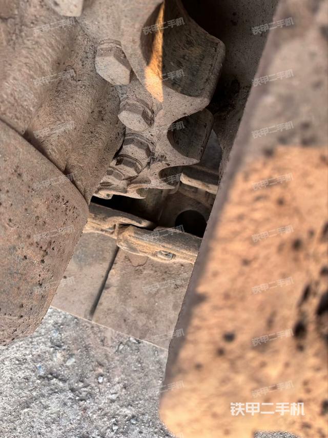 右驅動輪（行走機構）