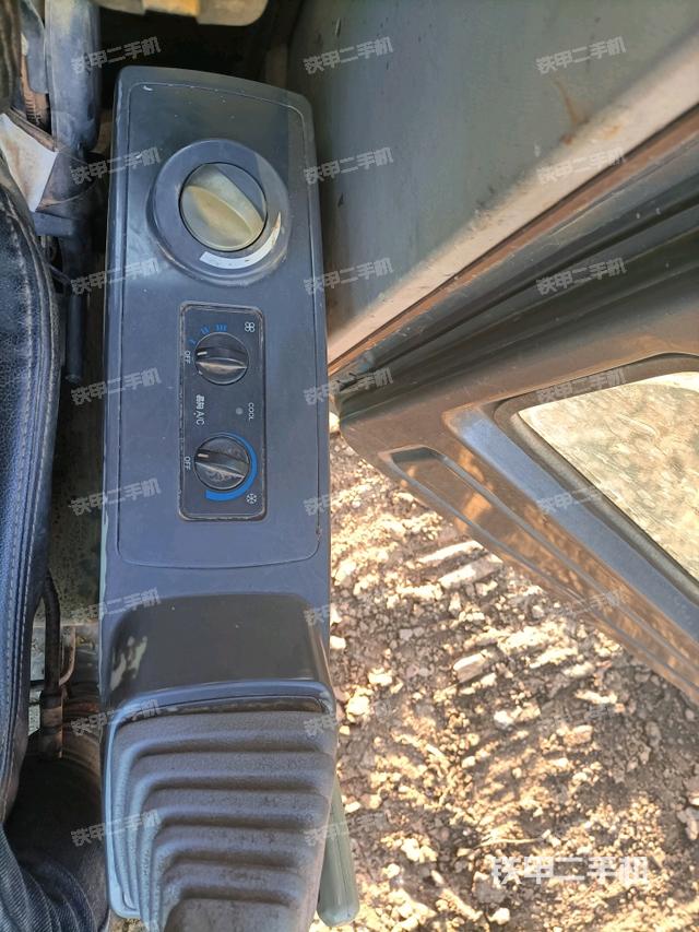 座椅左側(cè)控制臺/音響/含左手柄（駕駛室部分）