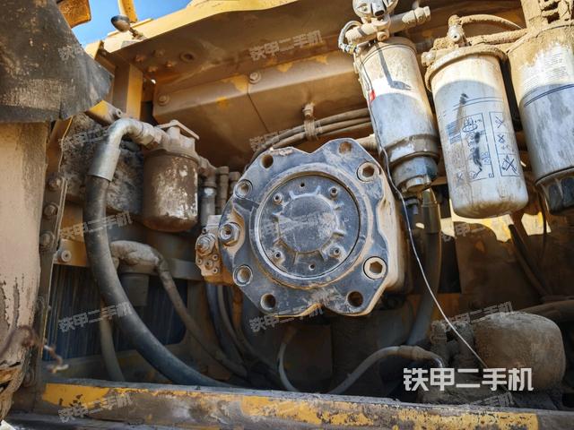 液壓泵艙室正面整體(整機(jī)外觀) 液壓泵艙室正面整體(整機(jī)外觀)