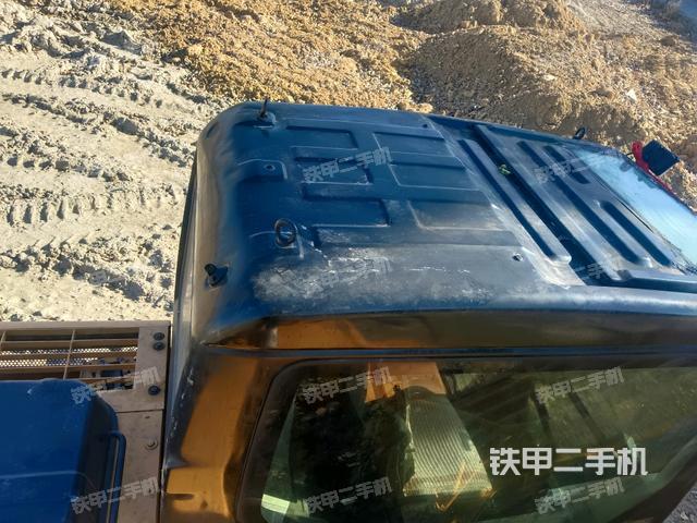 駕駛室頂部（整機外觀）