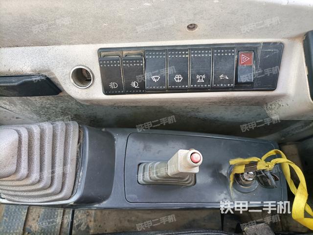 座椅右側(cè)控制臺/鑰匙門/油門/含右手柄（駕駛室部分）