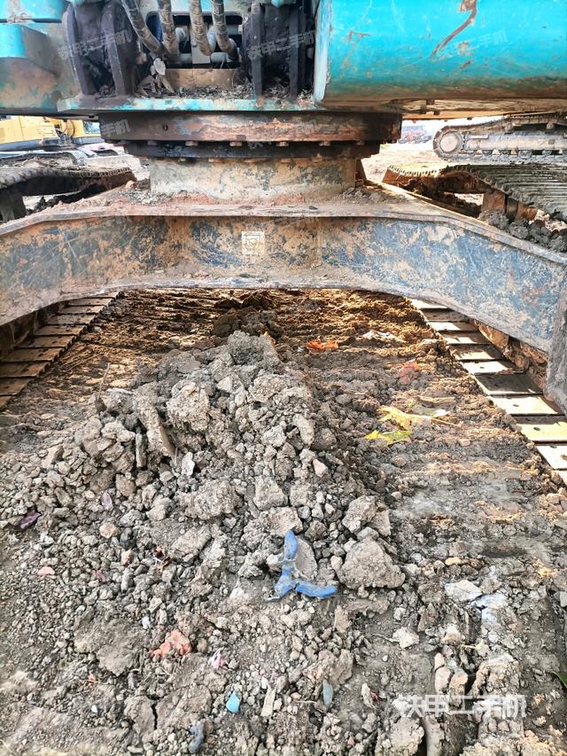 轉(zhuǎn)盤和下車架正前（工作和回轉(zhuǎn)裝置）