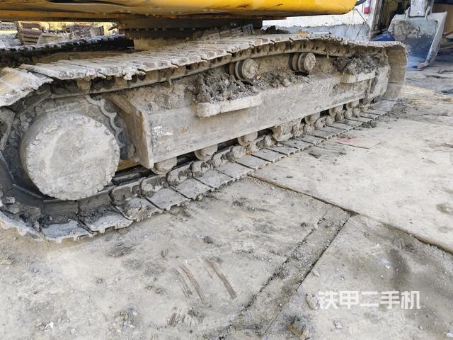 右側(cè)履帶整體(行走機構(gòu)) 右側(cè)履帶整體(行走機構(gòu))