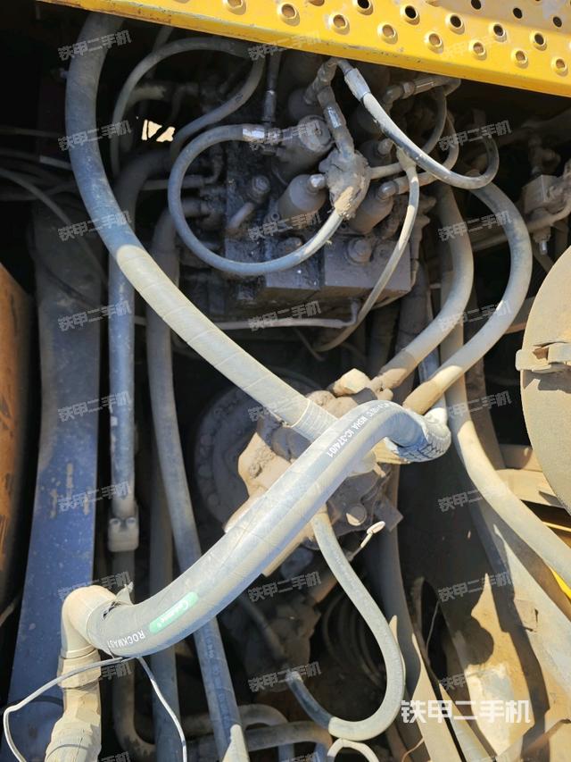 回轉(zhuǎn)馬達(dá)和主控閥(整機(jī)外觀) 回轉(zhuǎn)馬達(dá)和主控閥(整機(jī)外觀)