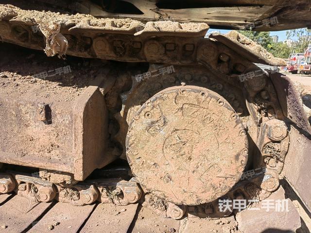 左側(cè)履帶整體?（行走機(jī)構(gòu)）