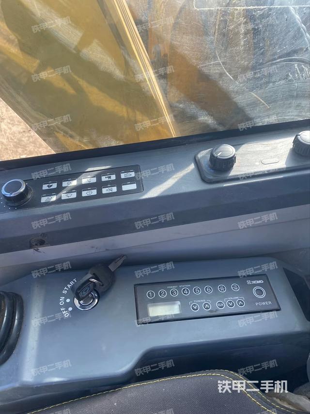 座椅左側(cè)控制臺(tái)/音響/含左手柄（駕駛室部分）