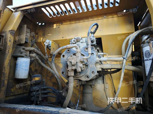 液壓泵艙室正面整體(整機(jī)外觀) 液壓泵艙室正面整體(整機(jī)外觀)