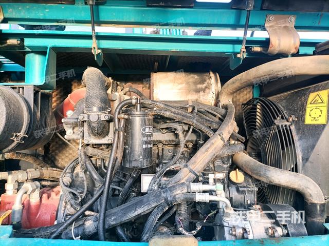 發(fā)動(dòng)機(jī)室（上車部件）