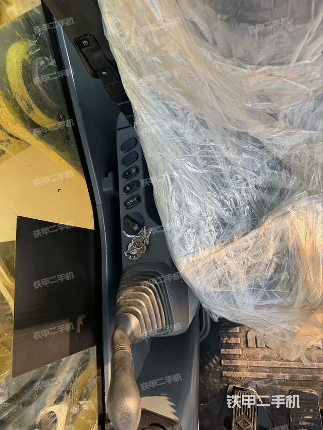 座椅右側控制臺/鑰匙門/油門/含右手柄（駕駛室部分）