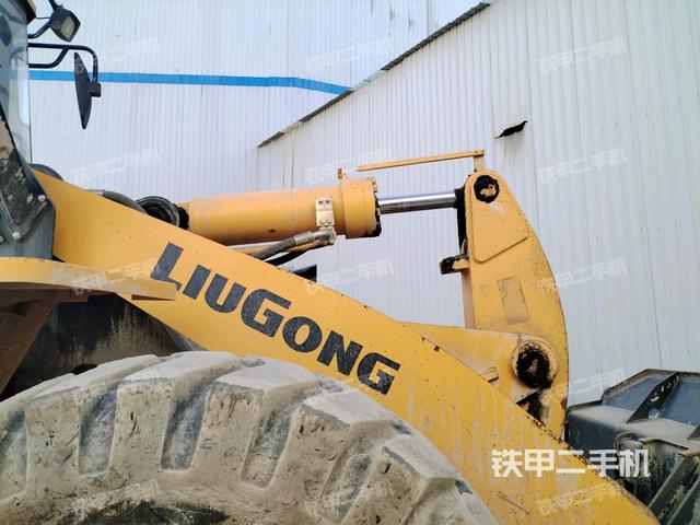 鏟斗油缸側面(工作裝置) 鏟斗油缸側面(工作裝置)