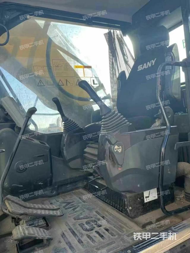 駕駛室整體（整機(jī)外觀）