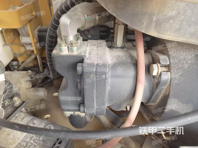 液壓泵艙室正面整體(整機(jī)外觀) 液壓泵艙室正面整體(整機(jī)外觀)