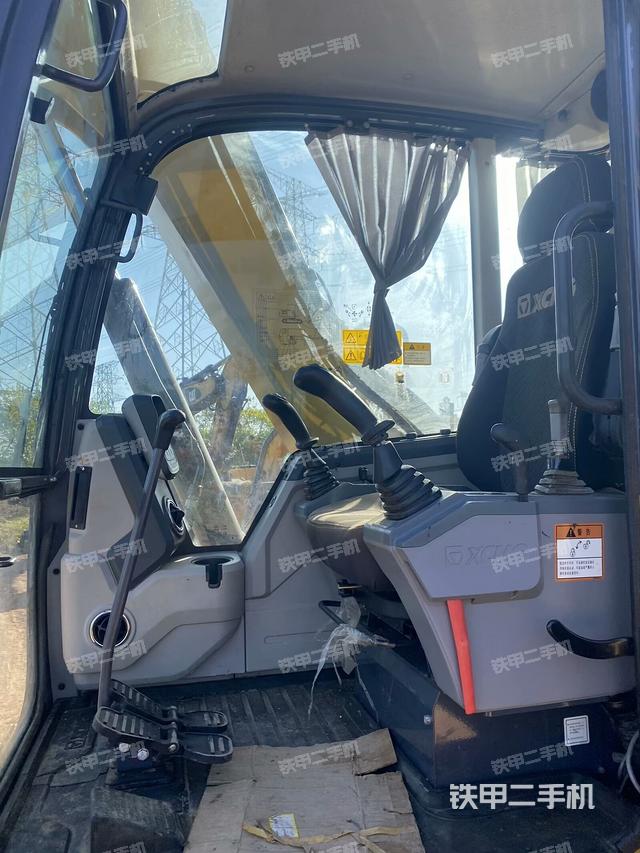 座椅右側(cè)控制臺(tái)/鑰匙門(mén)/油門(mén)/含右手柄（駕駛室部分）