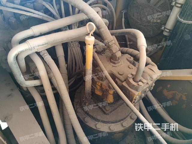 回轉(zhuǎn)馬達(dá)和主控閥(整機(jī)外觀) 回轉(zhuǎn)馬達(dá)和主控閥(整機(jī)外觀)