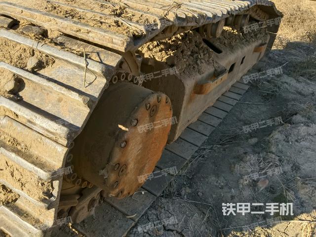 單側(cè)履帶整體(整機(jī)外觀) 單側(cè)履帶整體(整機(jī)外觀)