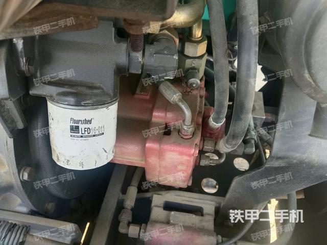 液壓泵艙室正面整體(整機外觀) 液壓泵艙室正面整體(整機外觀)