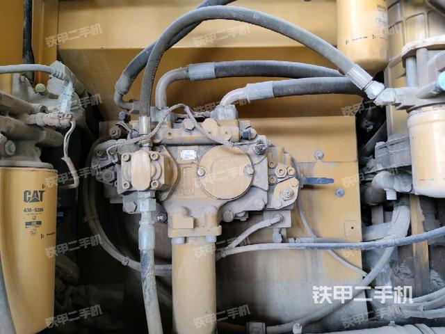 液壓泵艙室正面整體(整機(jī)外觀) 液壓泵艙室正面整體(整機(jī)外觀)