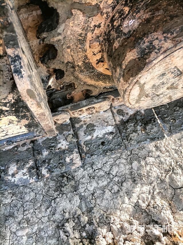 左驅(qū)動輪（行走機(jī)構(gòu)）