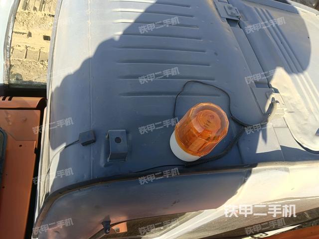 駕駛室頂部（整機外觀）