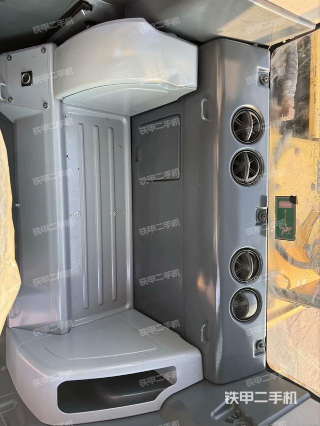 后窗玻璃角標（駕駛室部分）