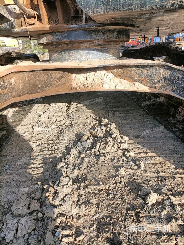 轉(zhuǎn)盤和下車架正前（工作和回轉(zhuǎn)裝置）