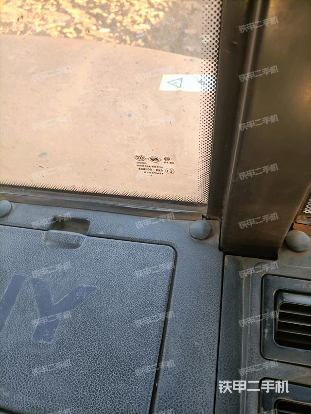 后窗玻璃角標（駕駛室部分）